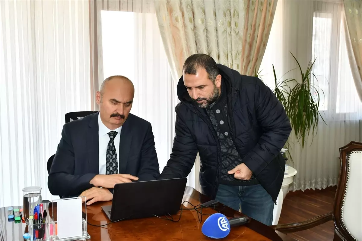 Batman Valisi Ekrem Canalp, AA’nın Yılın Kareleri Oylamasına Katıldı