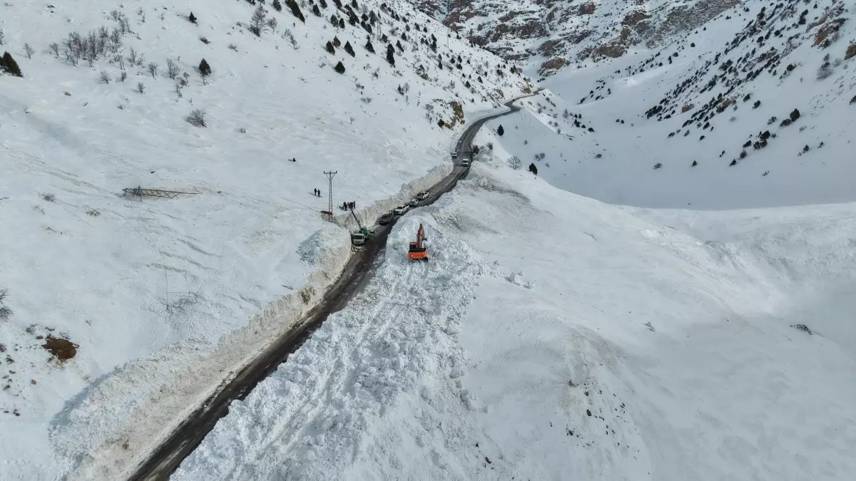 Van-Çatak Karayolu Tek Şeritten Yeniden Açıldı