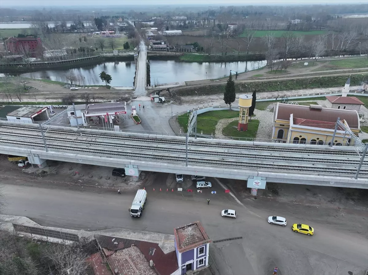 Edirne'de Tunca Köprüsü'ndeki Eski Hemzemin Geçit Kaldırılıyor