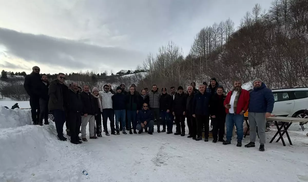 Posof'ta Bembeyaz Kar Üzerinde Sıcak Mangal ve Kızak Şenliği