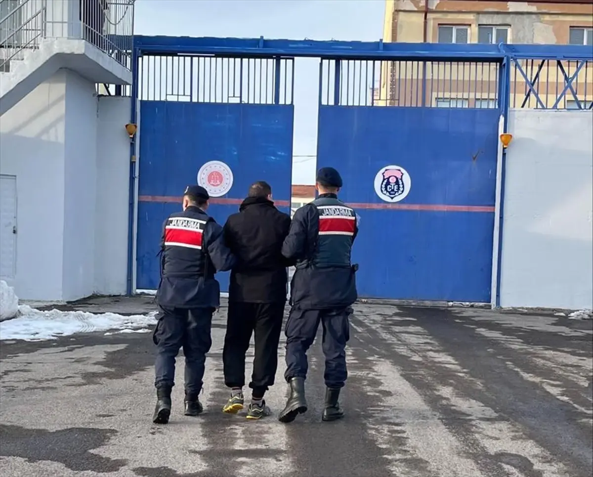 Avanos'ta 24 Yıllık Hapis Cezalı Firari, Sahte Ehliyetle Kaçarken Yakalandı