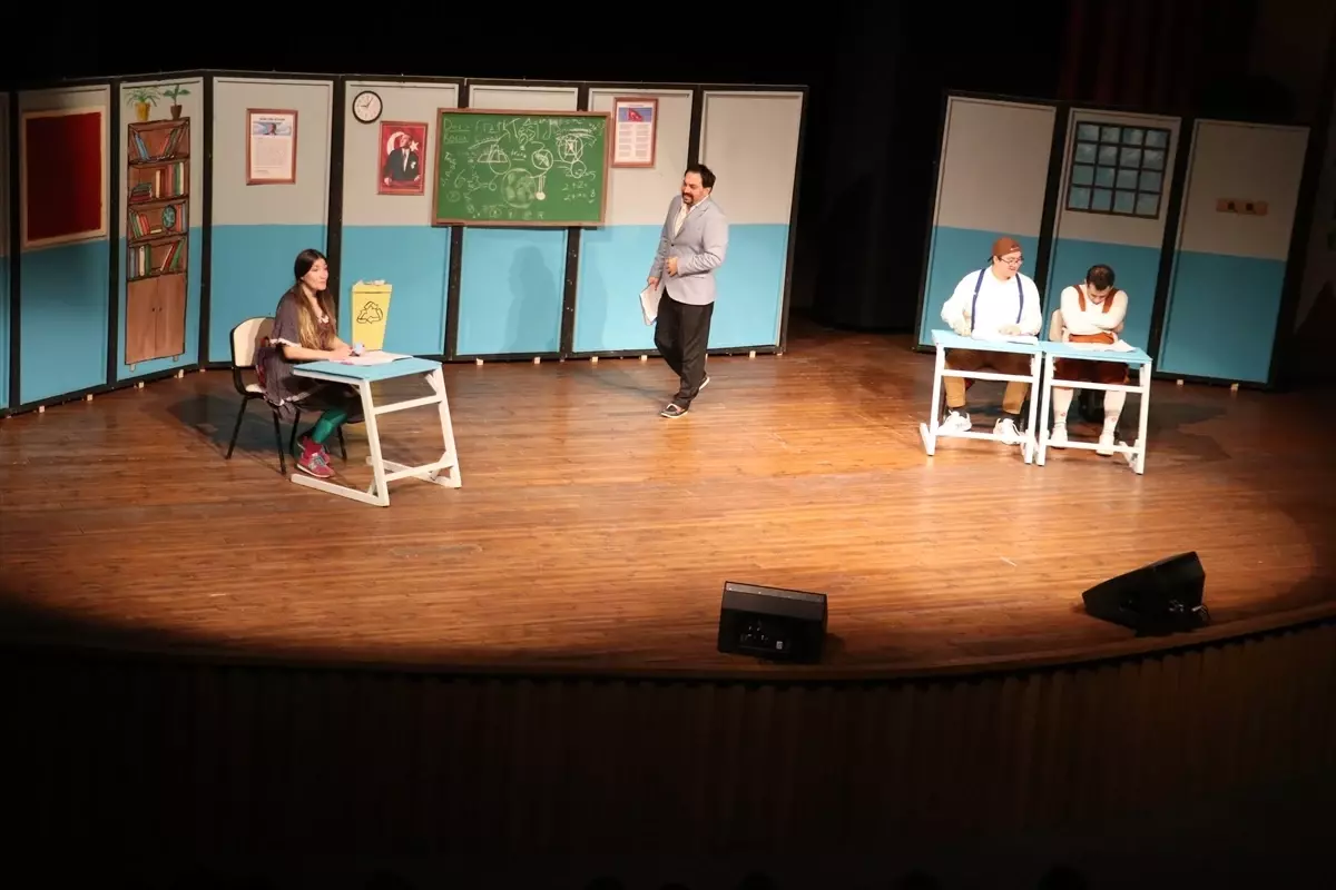 Samsun’da ‘Enerji Takımı’ Tiyatrosu Çocuklara Enerji Verimliliği Öğretiyor