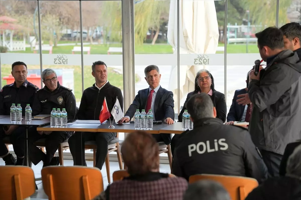 Çorlu'da Halk Toplantısı Sonrası Voleybol Şampiyonluğu Coşkusu