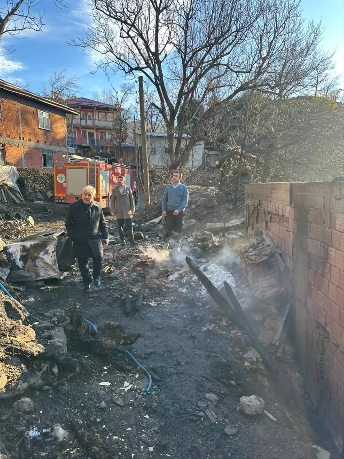 Erbaa’da Tek Katlı Ev Yangını: Fındık Deposu da Alev Aldı