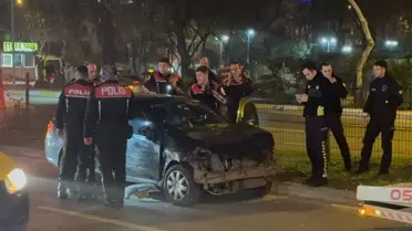 Kaçak sürücünün polis memurlarıyla çarpışma anı