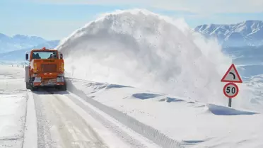 Muş-Kulp Yolu Kar Temizliği Çalışmaları Hızla Sürüyor