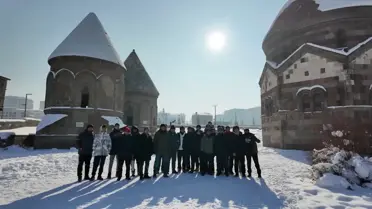 Erzurum'da tarihi mekanları gezen öğrenciler