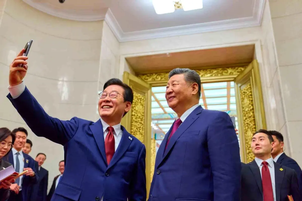 Lee Jae‑Myung, Xi Jinping ile Görüşüp Xiaomi Telefonla Anı Paylaştı