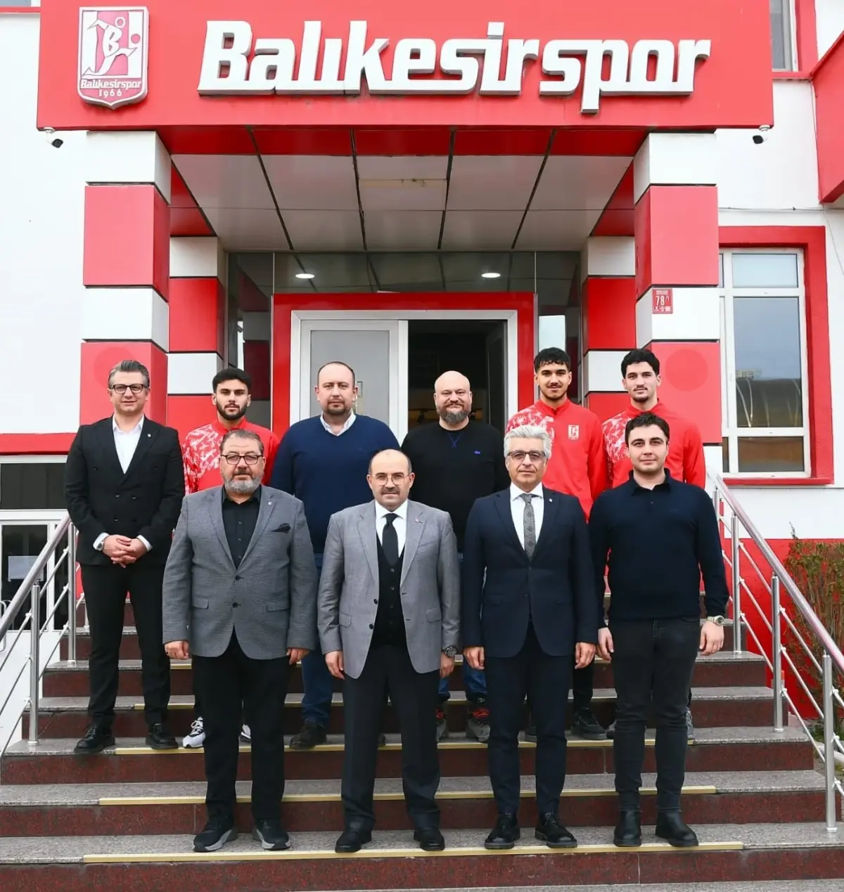 Balıkesirspor’un Finansal Krizi Derinleşti, Vali Ustaoğlu Şehrin Sorunlarına Yaklaşıyor