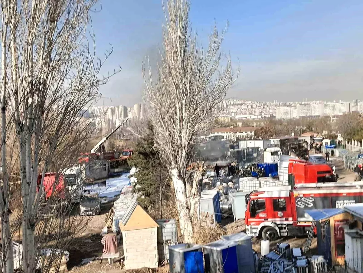 Yenimahalle Otoparkta Alkol Yüklü Tırların Yangını Kontrol Altına Alındı