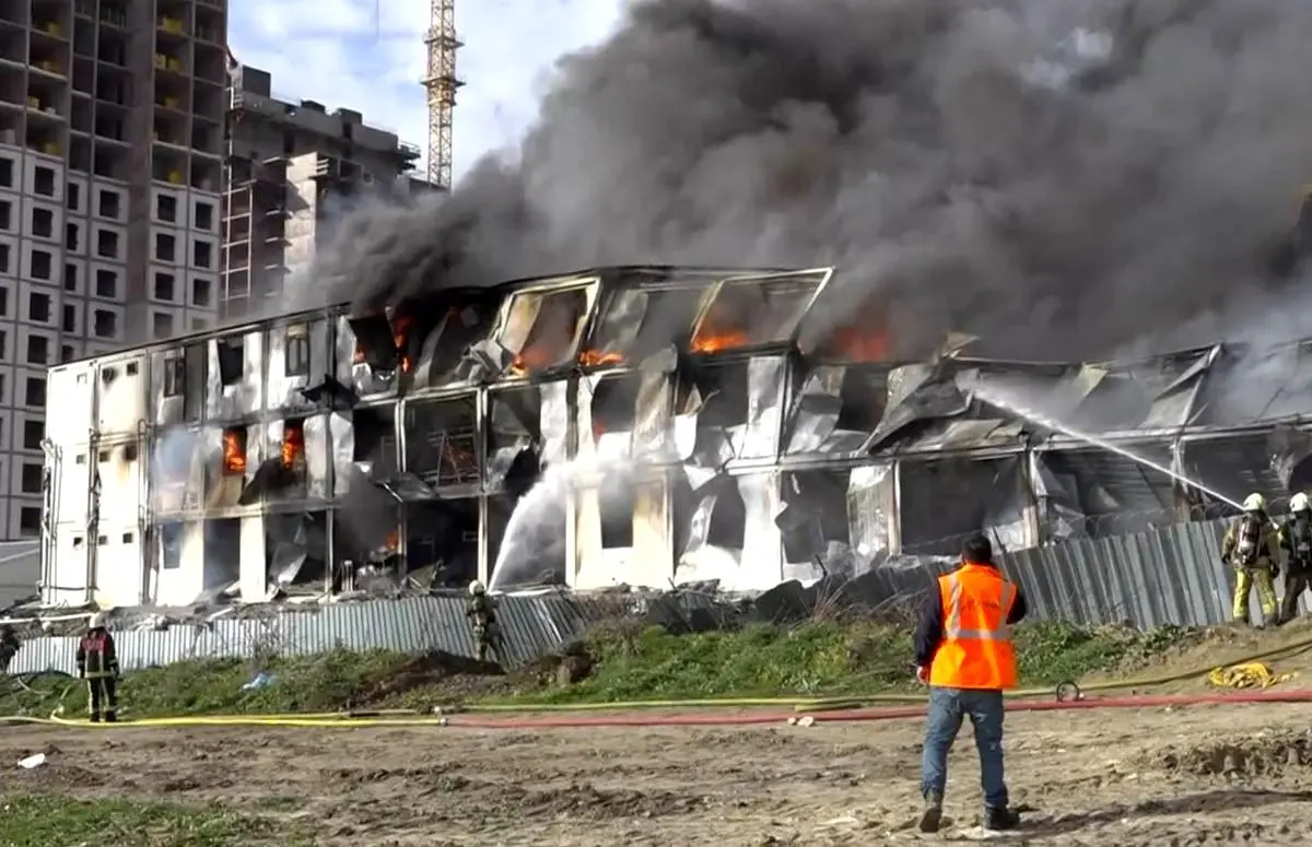 Esenyurt'ta İşçi Konteynerinde Çıkan Yangın Kontrol Altına Alındı