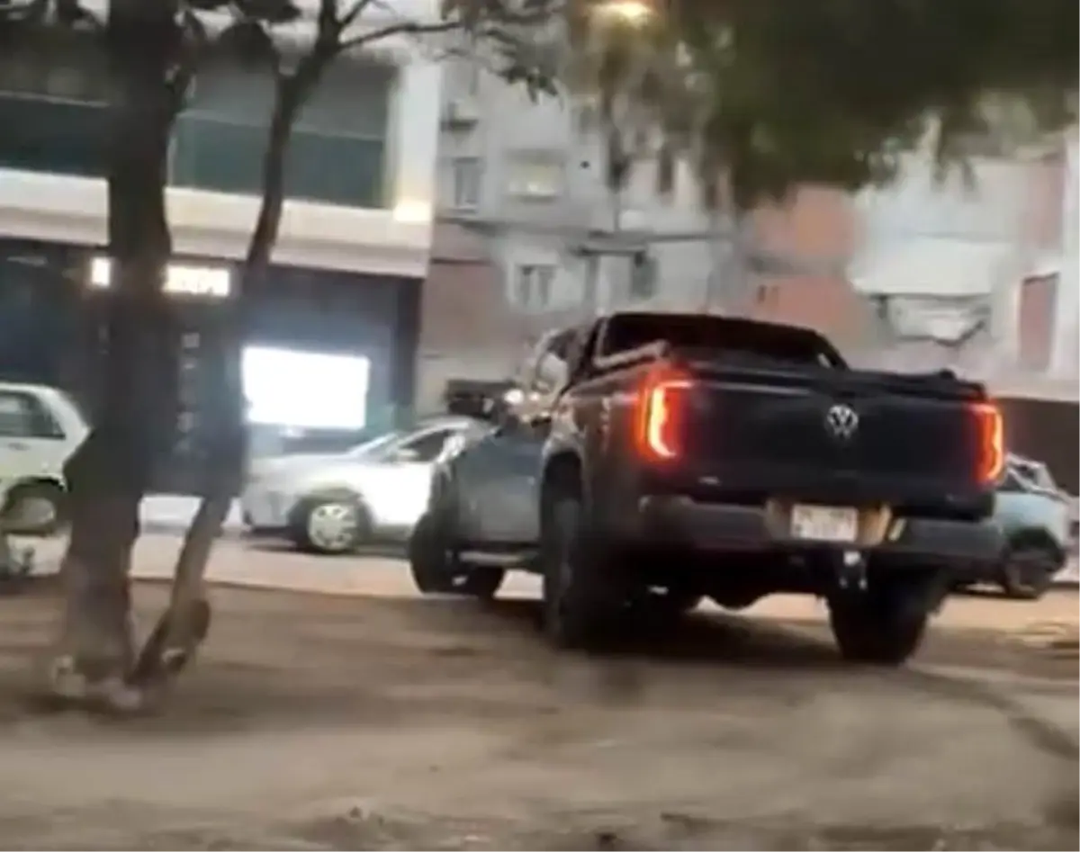 İzmir’de Orta Refüjü Yanlış Kullanan Sürücüye 11.895 TL Ceza ve 2 Ay Ehliyet Durdurma