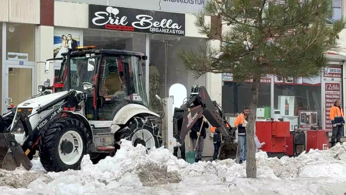 Tatvan’da Kar Çökmesi Sonrası 21 Yaşındaki Genç Kız Hayatını Kaybetti