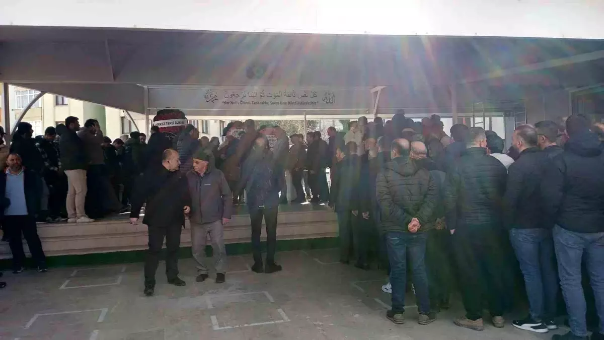 Karamürsel'de İş Makinesi Kazası: 28 Yaşındaki Belediye Çalışanı Hayatını Kaybetti