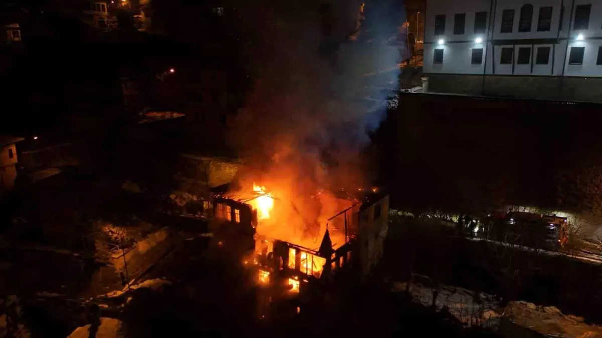 Safranbolu’da 200 Yıllık Tarihi Konak Alevlerin İçinde Yok Oldu