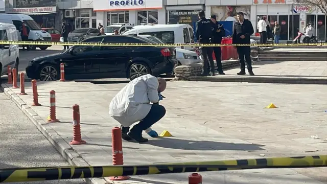 Saldırı sonrası kan içinde yatan kurbanlar