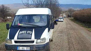 Bilecik'te Motosiklet ve Minibüs Çarpışması: 2 Yaralı