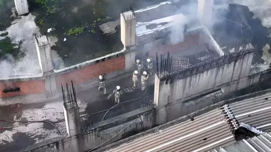 Gaziosmanpaşa'da İşyerinde Çıkan Yangın Drone Görüntüleriyle Kayıt Altına Alındı