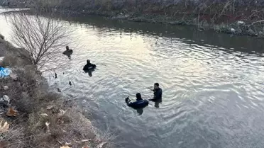 Arama ekibi sulama kanalında çalışıyor