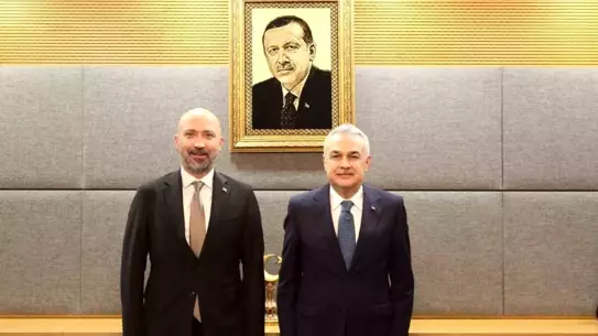 Arıkan ve milletvekilleri proje sunumu sırasında