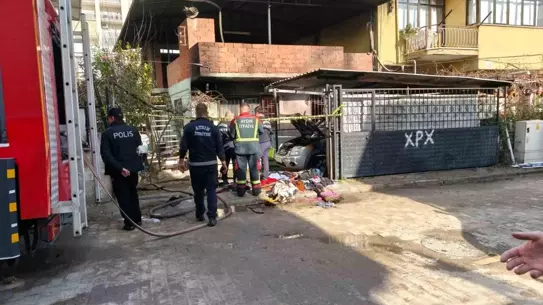 Yangın sonrası kalan ev ve araç