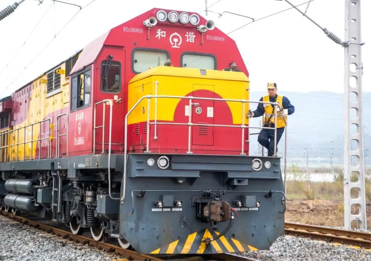Chongqing’den Guangzhou’ya Yeni Enerjili Araçları Taşıyan Hızlı Yük Treni