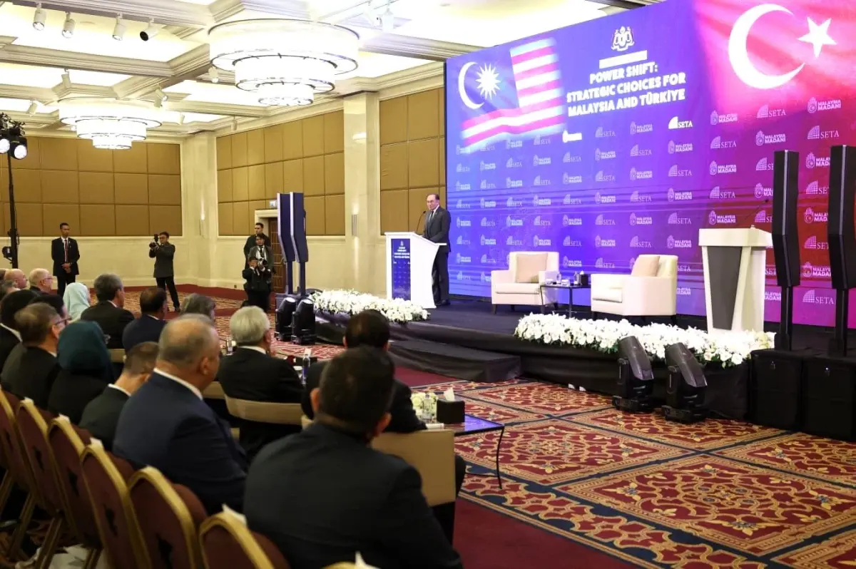 Malezya Başbakanı İbrahim: Uluslararası Diyalogun Kesintisiz Sürmesi Gerekiyor