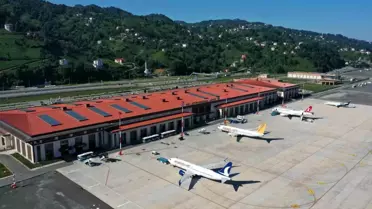 Havayolu terminalinde artan yolcu yoğunluğu