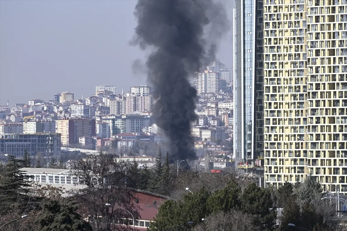 Ankara Yenimahalle'de Emniyet Otoparkında Çıkan Yangın Kısa Sürede Söndürüldü