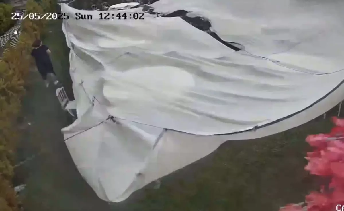 Menemen'de Düğün Salonunda Dekoratif Kemer Nedeniyle Yaşanan Trajik Kaza