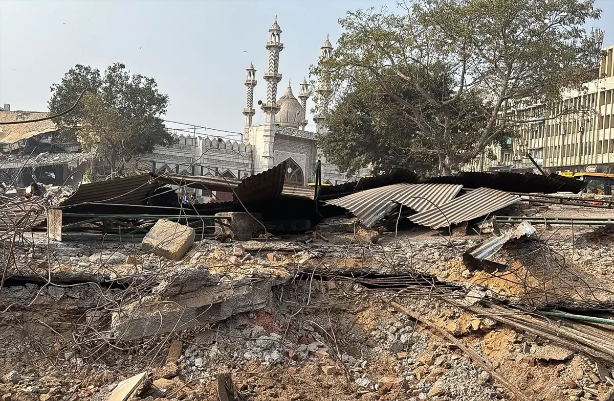 New Delhi'de Camii Çevresindeki Yıkımda 5 Polis Yaralandı
