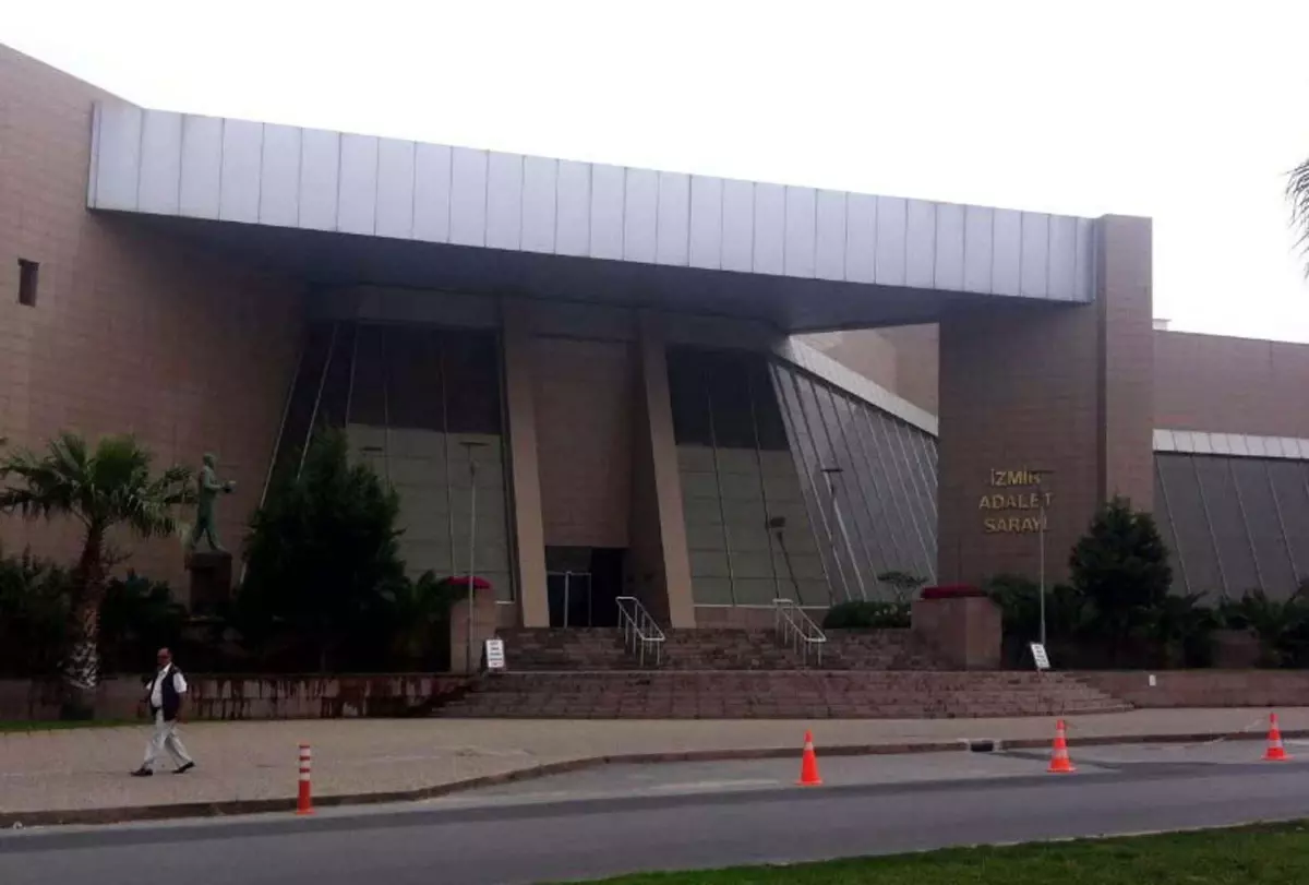 İzmir Ekonomi Üniversitesi'nde Kadın Öğrencilerin Kişisel Verileri Sızdırıldı: 3 Şüpheli Gözaltında