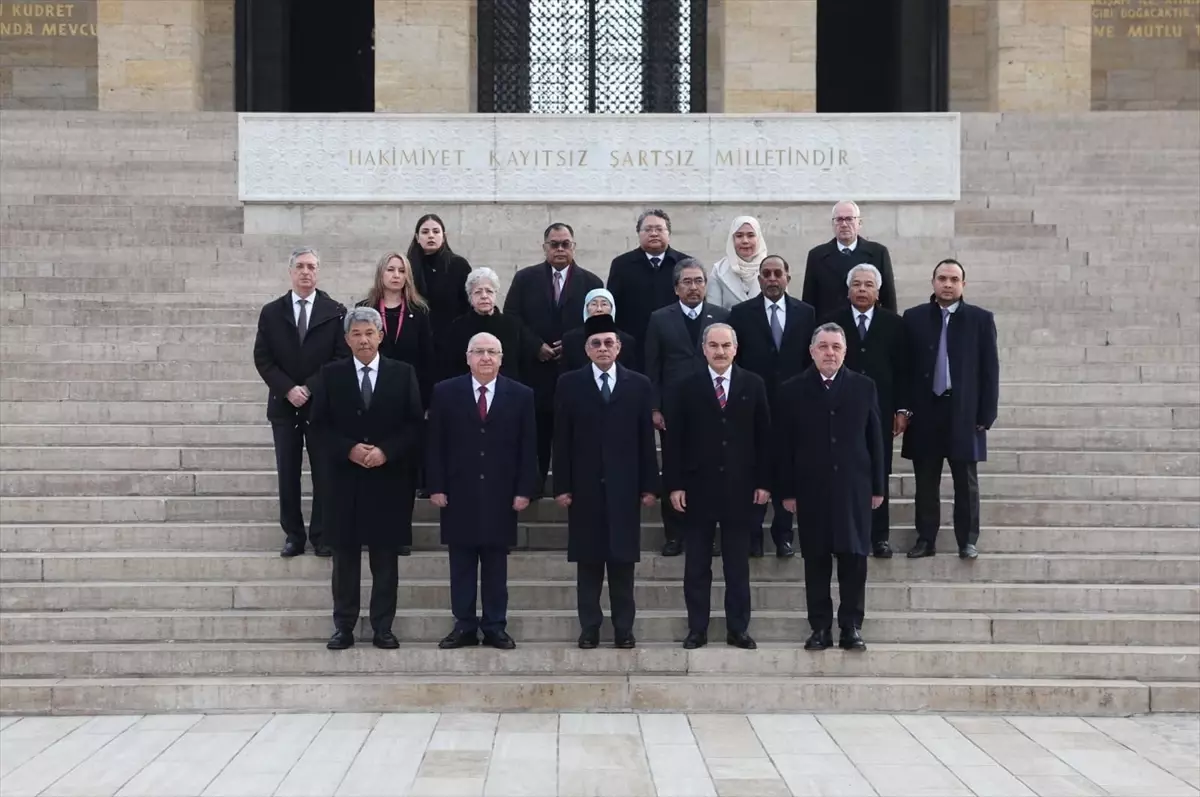 Malezya Başbakanı Enver İbrahim, Anıtkabir'de Saygı Duruşunda