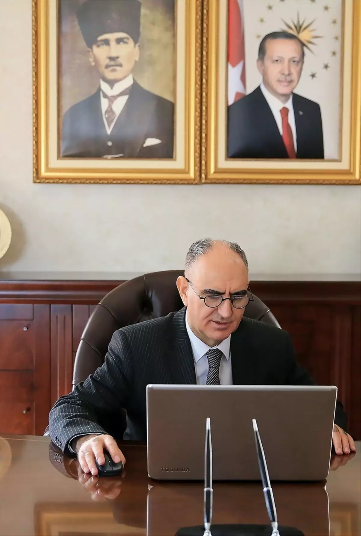 Manisa Valisi Özkan, 2025 'Yılın Kareleri' Fotoğraf Yarışmasında Jüri Üyesi Olarak Katıldı