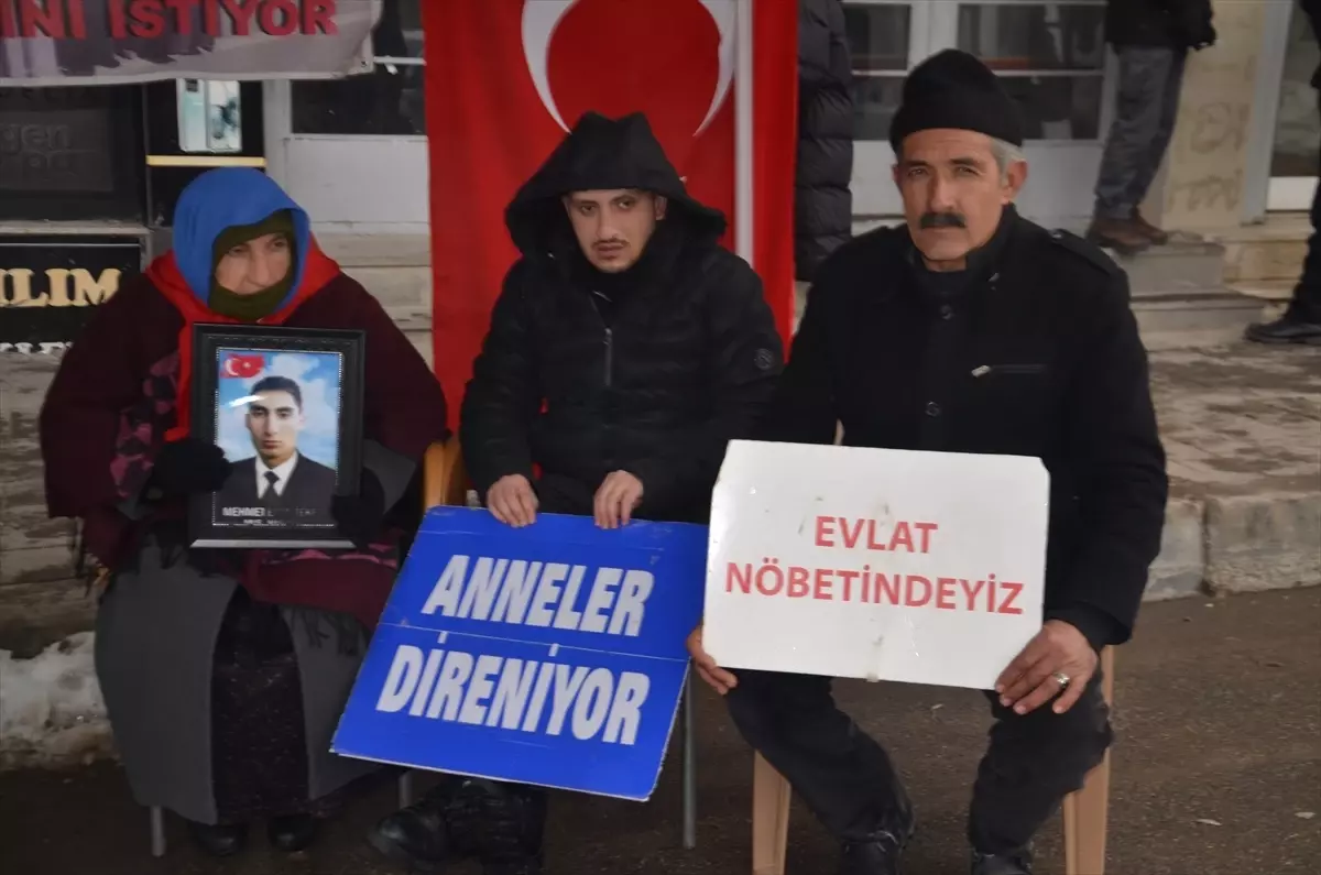 Muş’ta Evlat Nöbeti: Aileler PKK’nın Kaçırdığı Çocuklar İçin Sessiz Kalmıyor