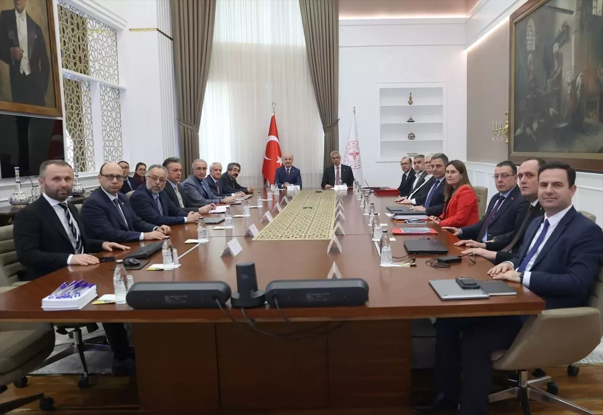 Sağlık Bakanı Memişoğlu, YÖK Başkanı Özvar ile Sağlık Eğitimi İşbirliği Görüşmelerinde