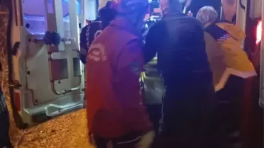 Burhaniye'de Şarampole Çarpan Otomobil Devrildi, İki Yaralı Hastaneye Kaldırıldı