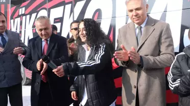 Cumhurbaşkanı Erdoğan'dan Yüksekovaspor Kadın Futbol Takımına Özel Otobüs Hediyesi