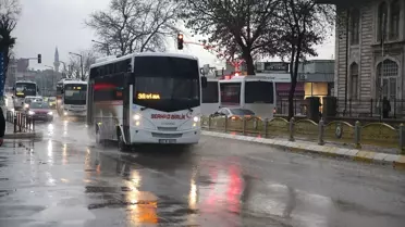 Sağanak yağmur sonrası su birikintileri