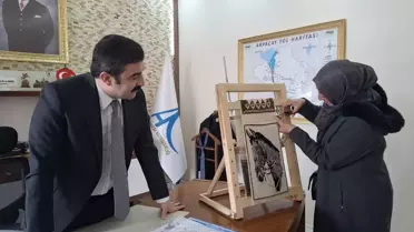 Kars'ta kadınların ürettiği el dokuması halı örneği
