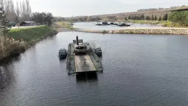 Eğitim sırasında kullanılan ekipman ve su geçiş manevrası