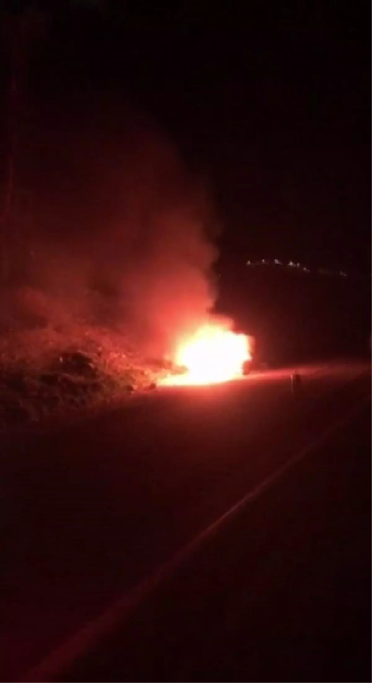 Belen'de Seyir Halindeki Araç Alev Aldı, Kullanılamaz Hale Geldi