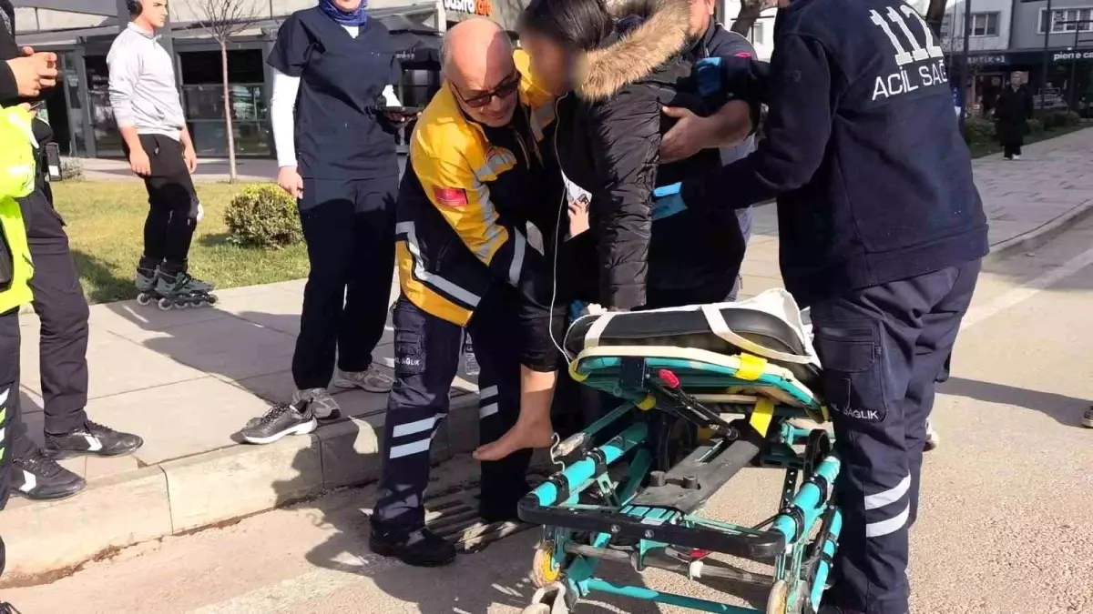 İnegöl’de Yaya Geçidinde Araç Çarpması: İki Kadın Yaralı