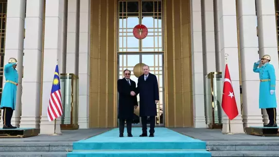 Resmi tören sırasında fotoğraf