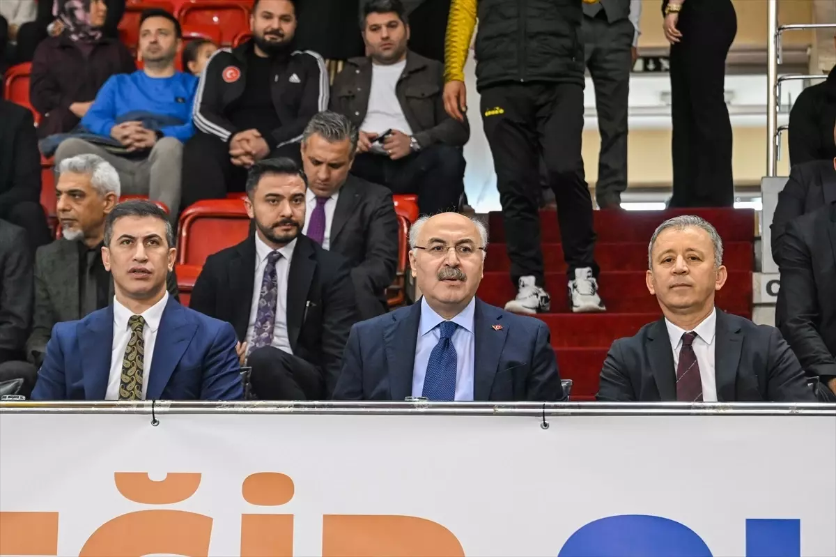 Adana’da Yüreğir Olimpik Çocuk Oyunları Renkli Açıldı