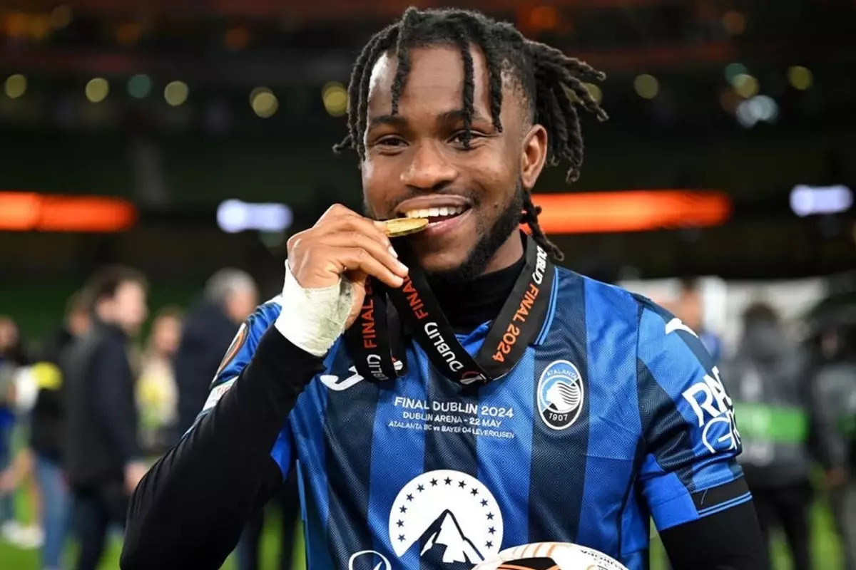 Fenerbahçe, Lookman'a 5 Milyon Euro Kiralama ve 37 Milyon Euro Satın Alma Opsiyonu Teklifi Sundı