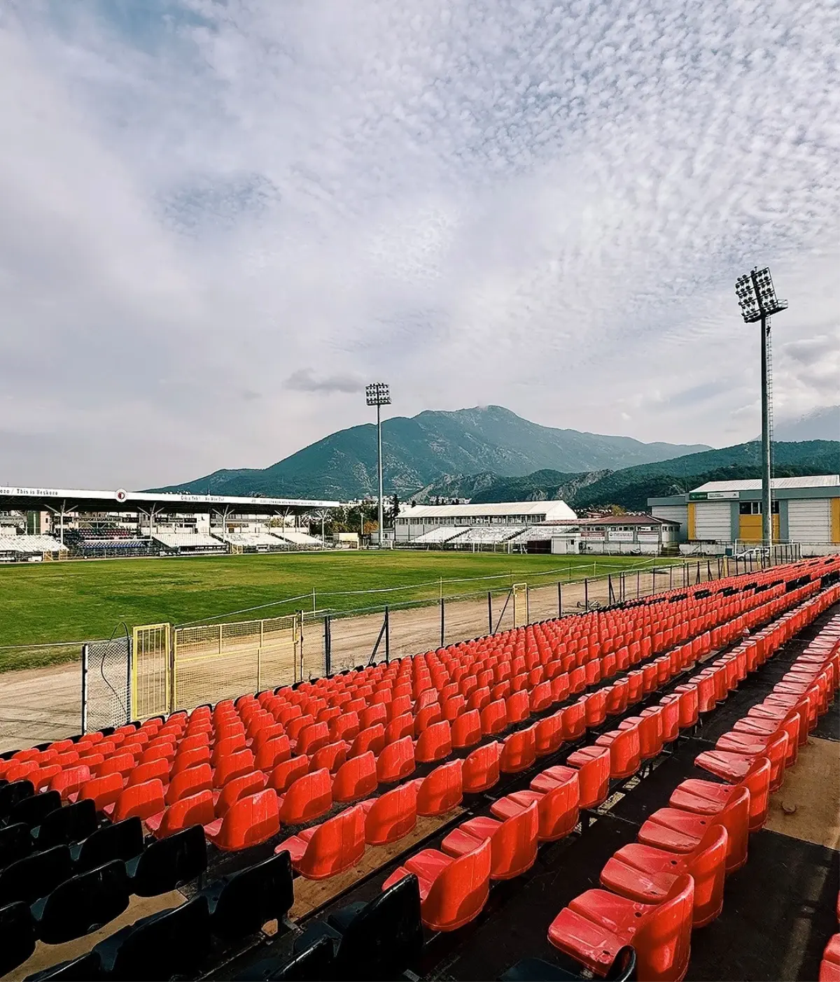 Fethiyespor, Galatasaray Maçını İzmir'de Oynatıyor: Zemin Çalışmaları ve Planlar