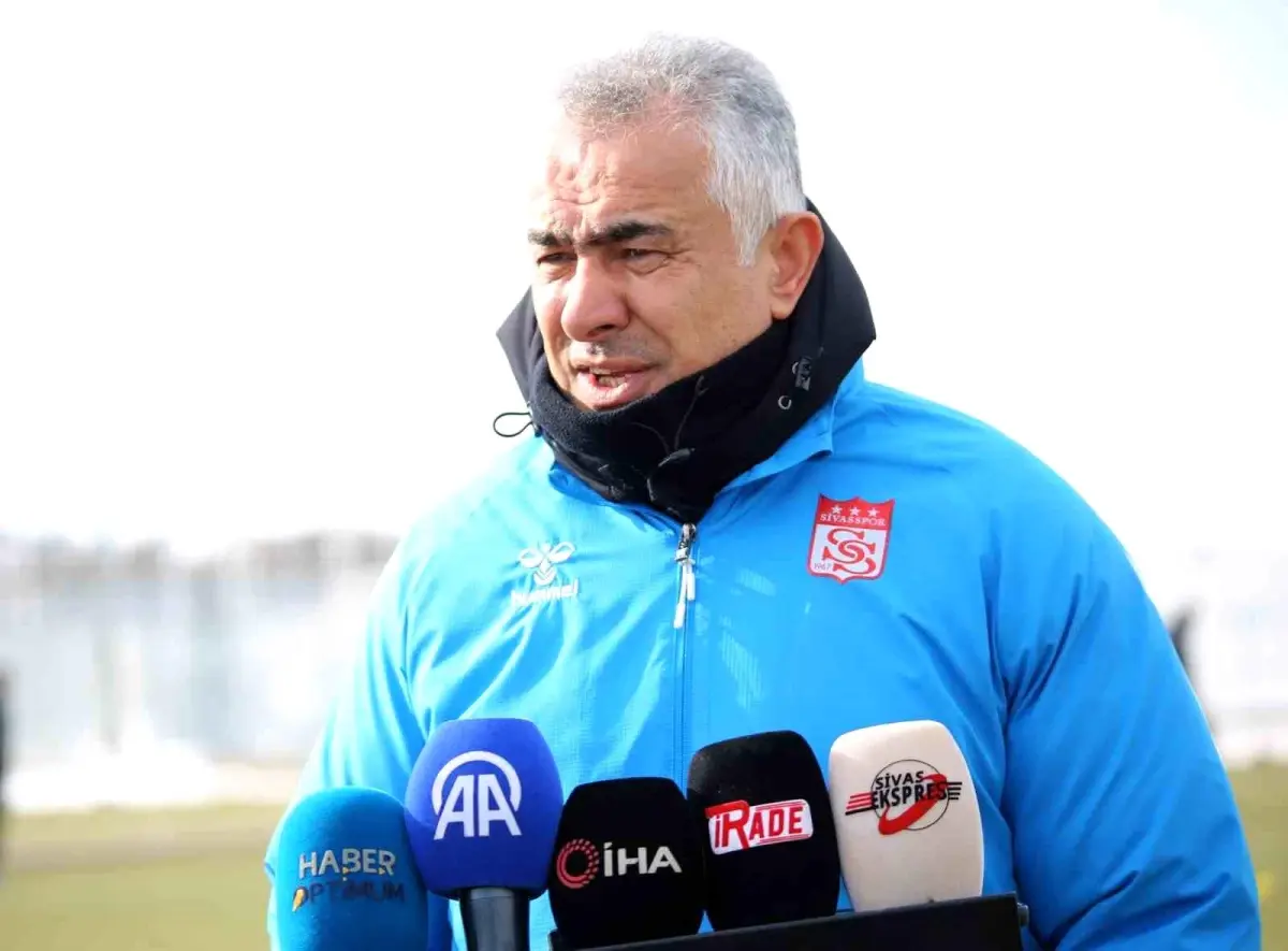 Altıparmak'tan Rey Manaj İçin Açıklama: Takıma Katkı Bekleniyor