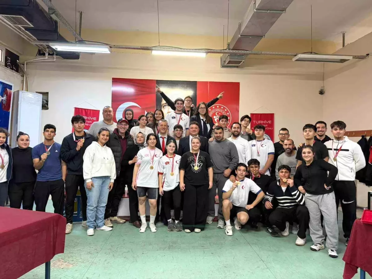 Aydın’da Genç Halterciler Başarıyla Yarıştı: Müsabakalar Tamamlandı