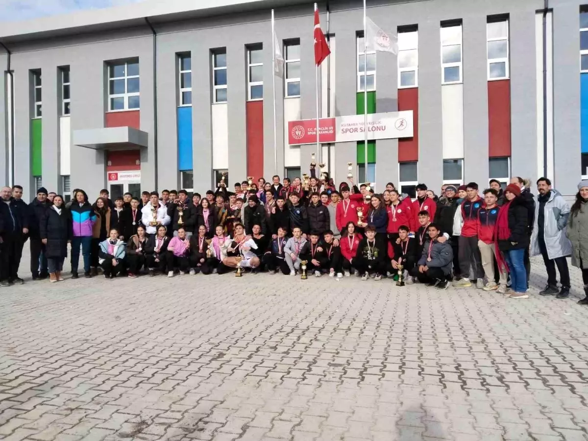 Pazarlar Spor Lisesi 85 Öğrencisiyle 50 Madalya ve Kupa Kazandı